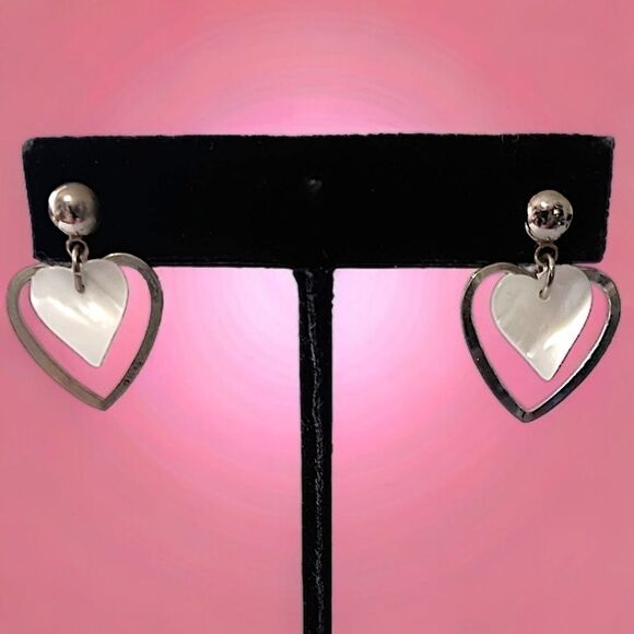 Dainty Mother of Pearl Heart Earrings Silver Tone Romantic Drop Dangle Pearlcore - Picture 1 of 14